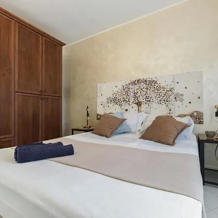 Blumarine Casa A Due Passi Dalla Apartment Lido Marini