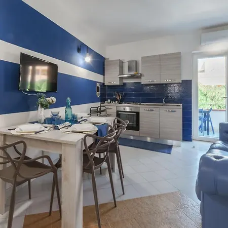 Blumarine Casa A Due Passi Dalla Apartment Lido Marini
